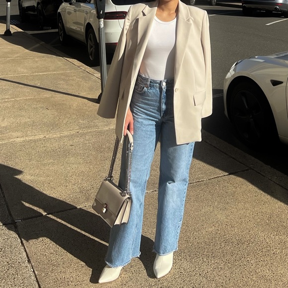 Blazer used like very new! #OpenEdit Over size style XS/Beige Silver color. - Picture 4 of 9